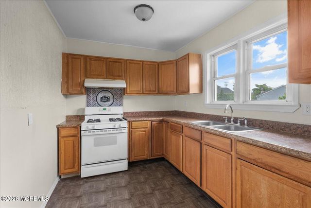 76 Peach Street, Tinton Falls, NJ 07724