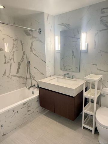 138-35 39th Avenue 12F, Flushing, NY 11354