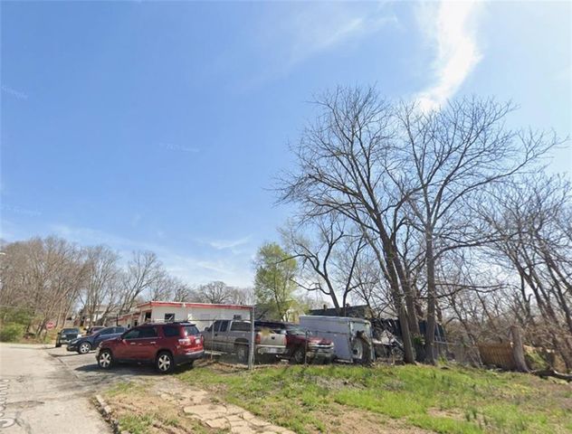4401 E 27th Street, Kansas City, MO 64127