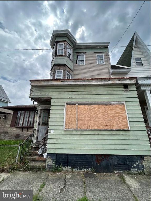 222 W MAHANOY ST, Mahanoy City, PA 17948