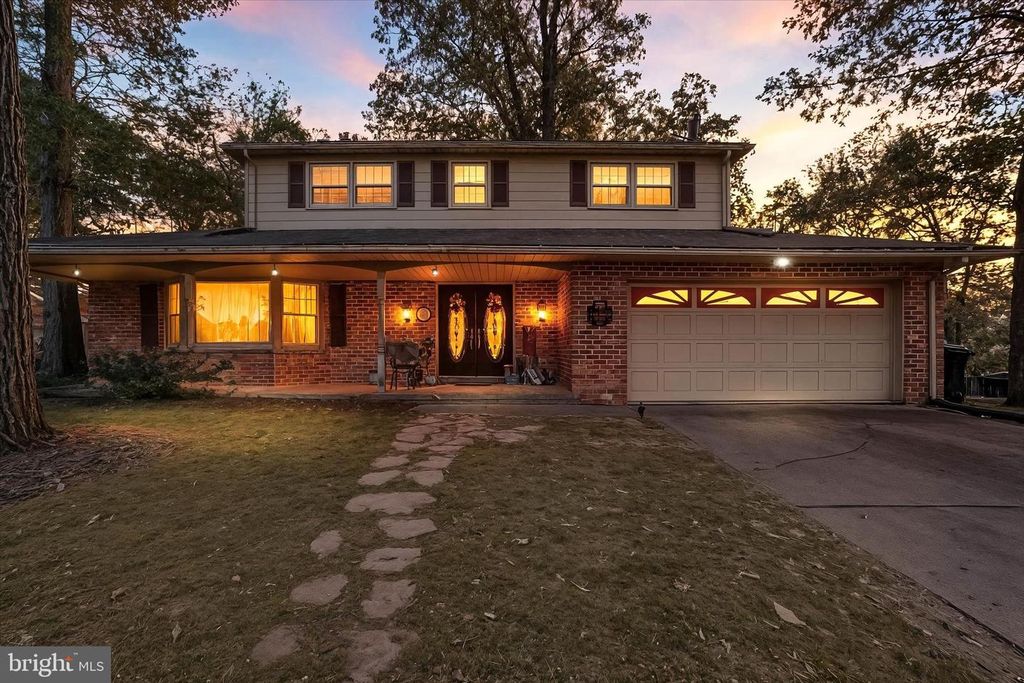 4061 ROBINHOOD DR, York, PA 17408