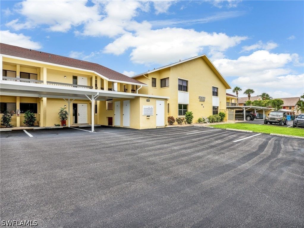 Image 32 of property listing at 1112 SW 48th TER C101, Cape Coral, FL 33914