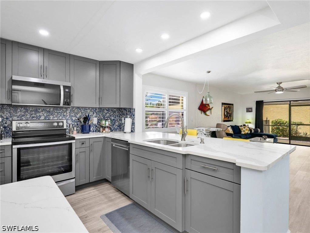 Image 9 of property listing at 1112 SW 48th TER C101, Cape Coral, FL 33914