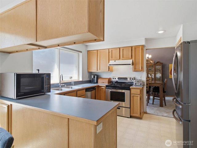 1239 S 236th Place, Des Moines, WA 98198