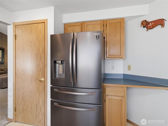 1239 S 236th Place, Des Moines, WA 98198