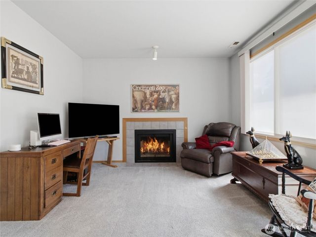 1239 S 236th Place, Des Moines, WA 98198