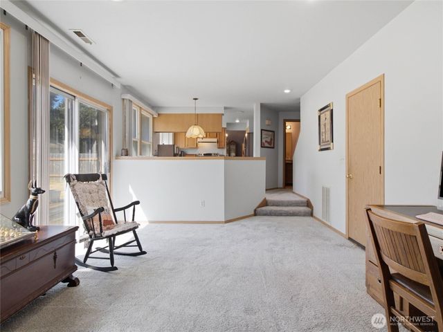 1239 S 236th Place, Des Moines, WA 98198