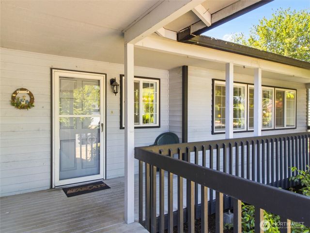 1239 S 236th Place, Des Moines, WA 98198