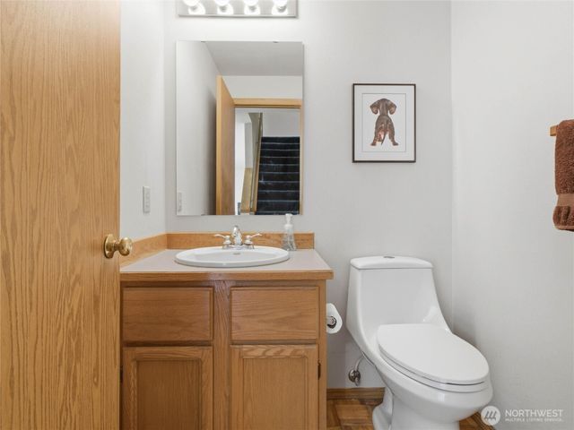 1239 S 236th Place, Des Moines, WA 98198