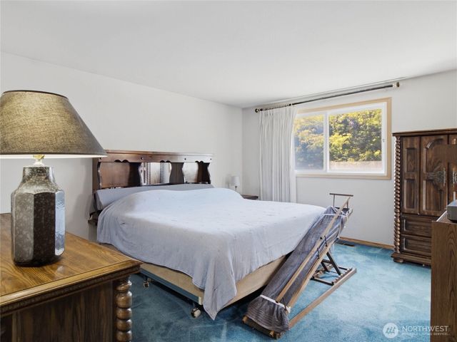 1239 S 236th Place, Des Moines, WA 98198