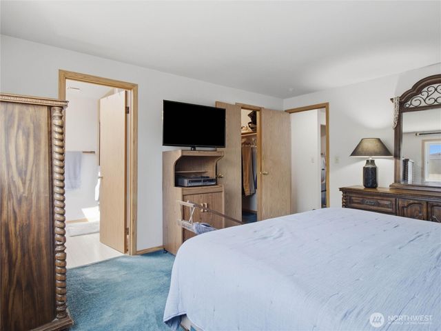 1239 S 236th Place, Des Moines, WA 98198