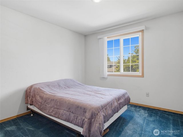 1239 S 236th Place, Des Moines, WA 98198