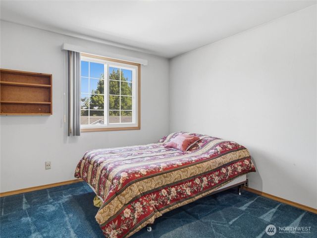 1239 S 236th Place, Des Moines, WA 98198