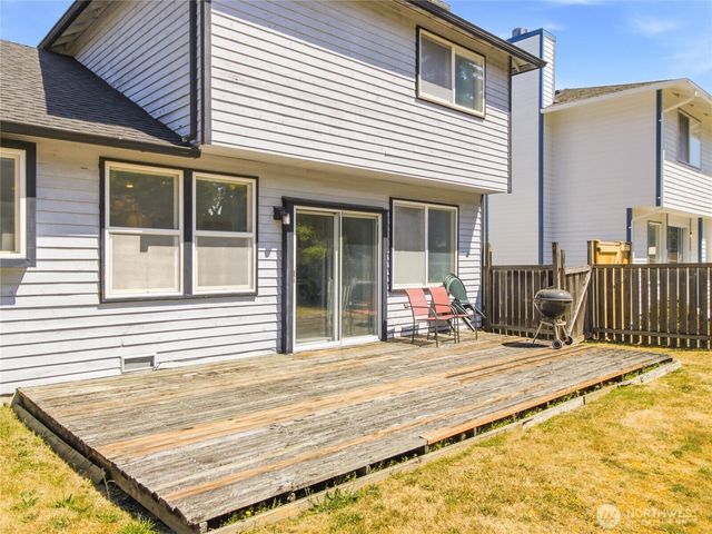 1239 S 236th Place, Des Moines, WA 98198
