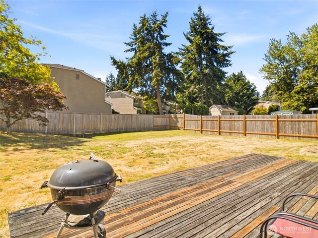1239 S 236th Place, Des Moines, WA 98198