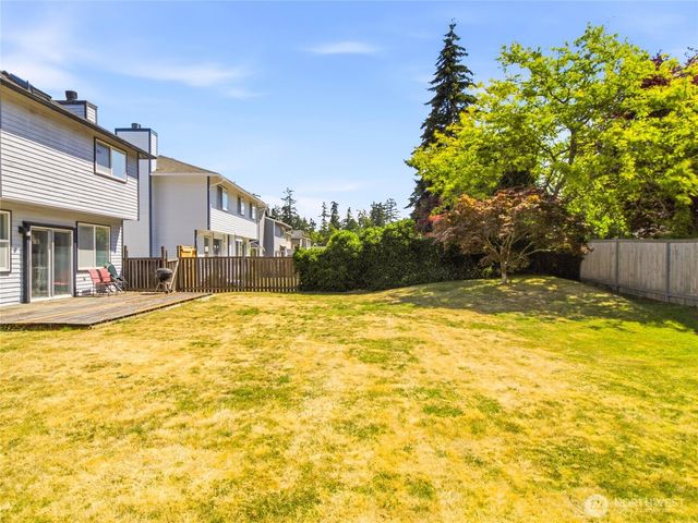 1239 S 236th Place, Des Moines, WA 98198