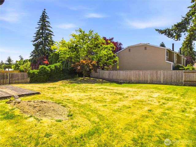 1239 S 236th Place, Des Moines, WA 98198