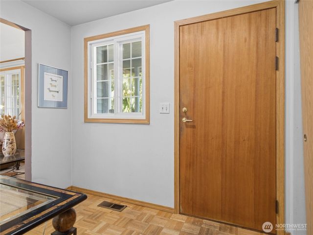 1239 S 236th Place, Des Moines, WA 98198