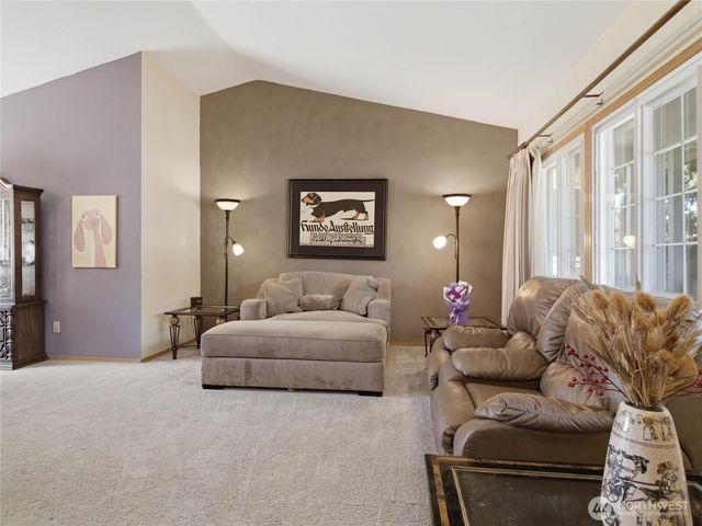 1239 S 236th Place, Des Moines, WA 98198