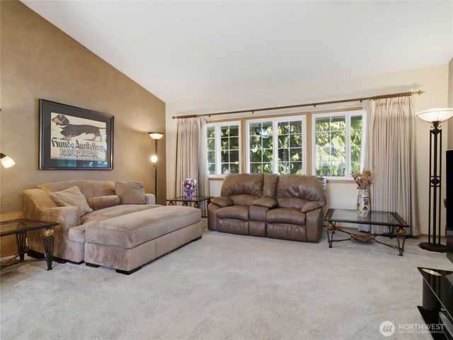 1239 S 236th Place, Des Moines, WA 98198