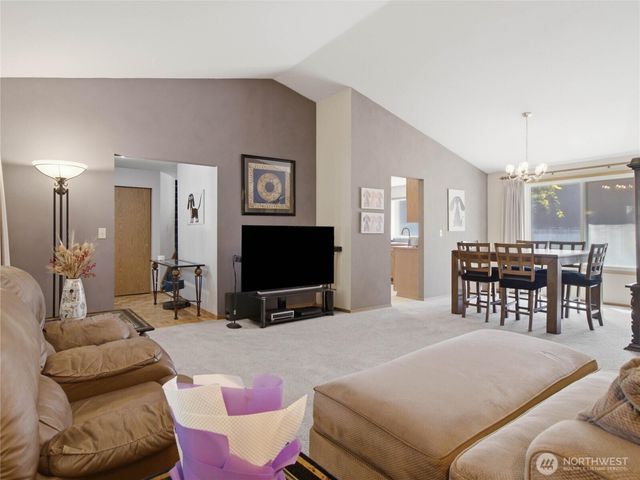 1239 S 236th Place, Des Moines, WA 98198