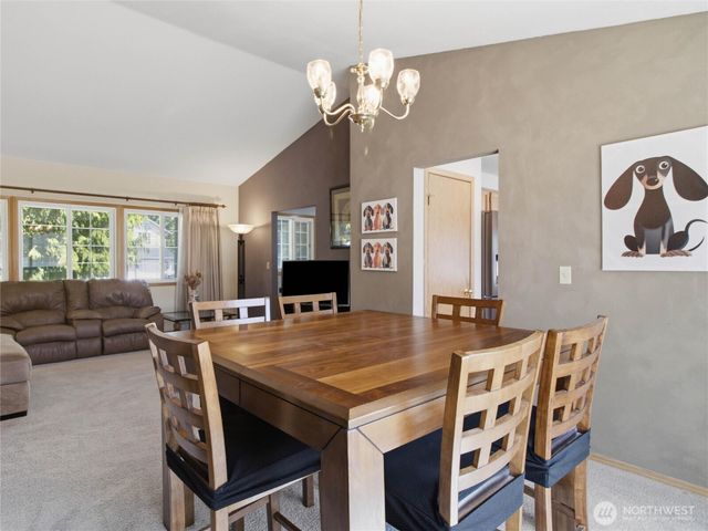 1239 S 236th Place, Des Moines, WA 98198