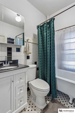 1019 S 30th Avenue, Omaha, NE 68105
