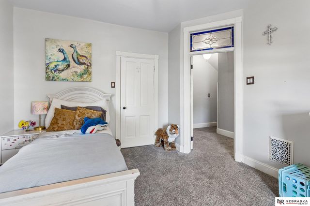 1019 S 30th Avenue, Omaha, NE 68105