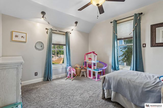 1019 S 30th Avenue, Omaha, NE 68105