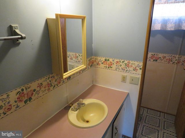 1126 MYERS DR, Hartly, DE 19953