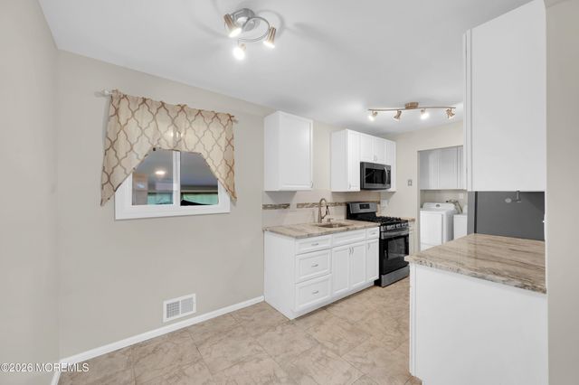 271 Sky Manor Boulevard, Brick, NJ 08723