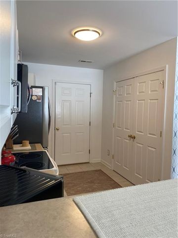 1108 Quaker Ridge Drive, Kernersville, NC 27284