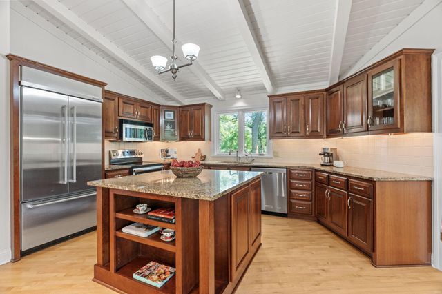 592 County Road 24, Wayzata, MN 55391