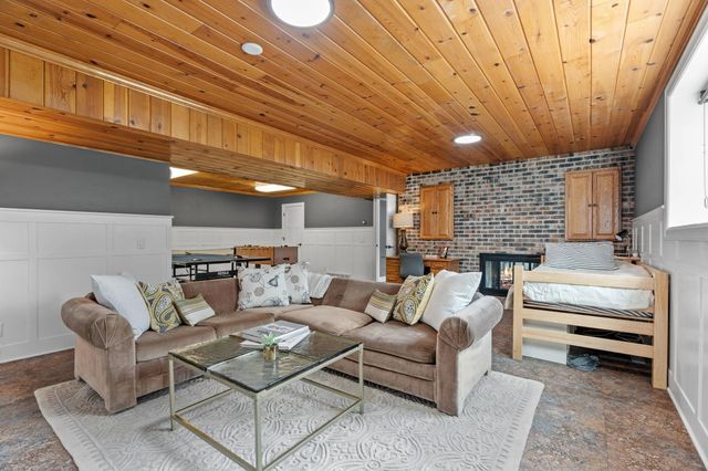 592 County Road 24, Wayzata, MN 55391