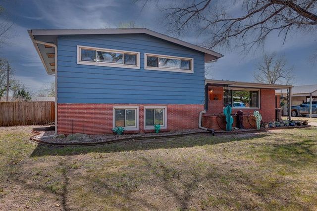 1817 E 13th Ave, Winfield, KS 67156