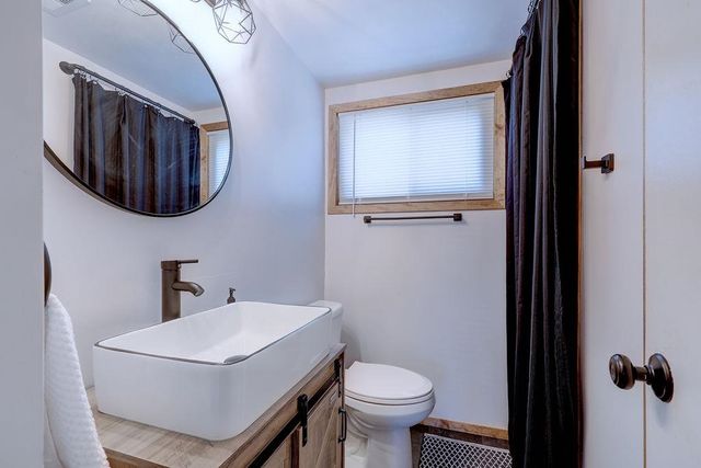 1817 E 13th Ave, Winfield, KS 67156