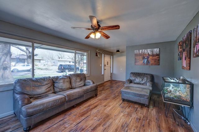 1817 E 13th Ave, Winfield, KS 67156