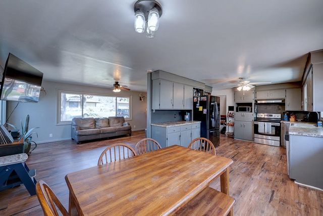 1817 E 13th Ave, Winfield, KS 67156