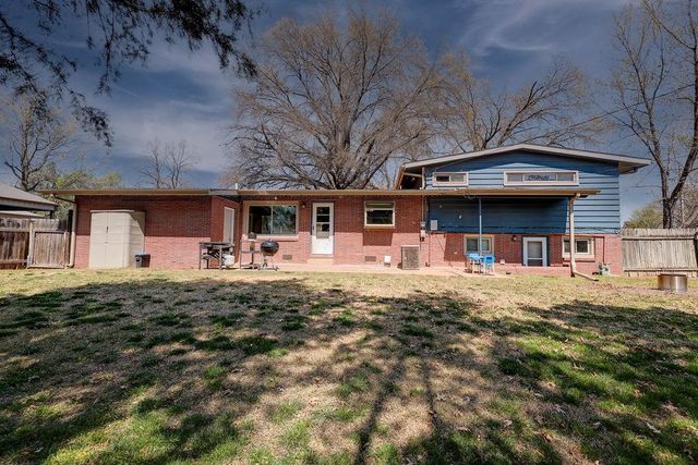 1817 E 13th Ave, Winfield, KS 67156