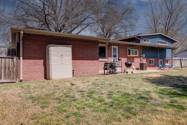 1817 E 13th Ave, Winfield, KS 67156
