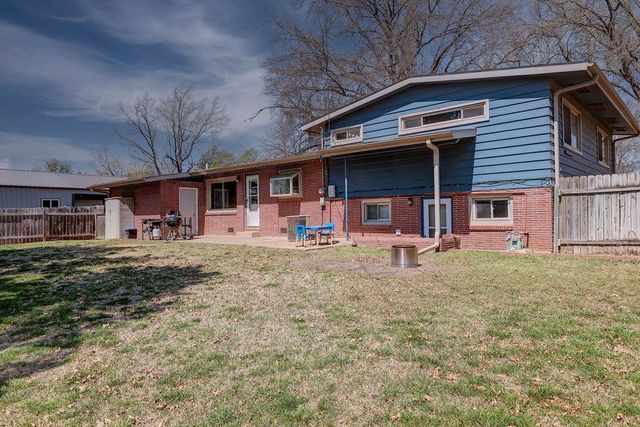 1817 E 13th Ave, Winfield, KS 67156