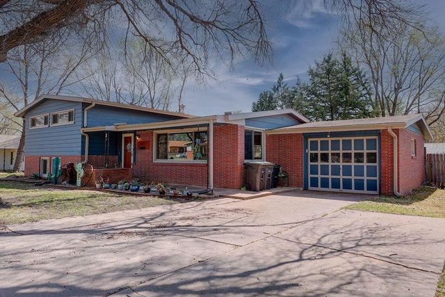 1817 E 13th Ave, Winfield, KS 67156