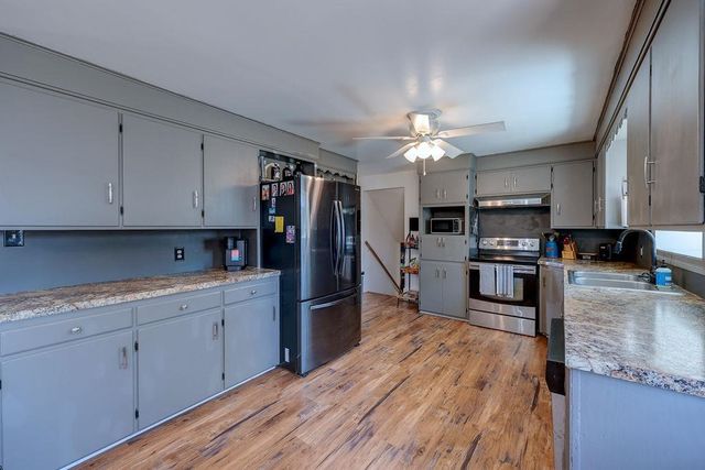 1817 E 13th Ave, Winfield, KS 67156