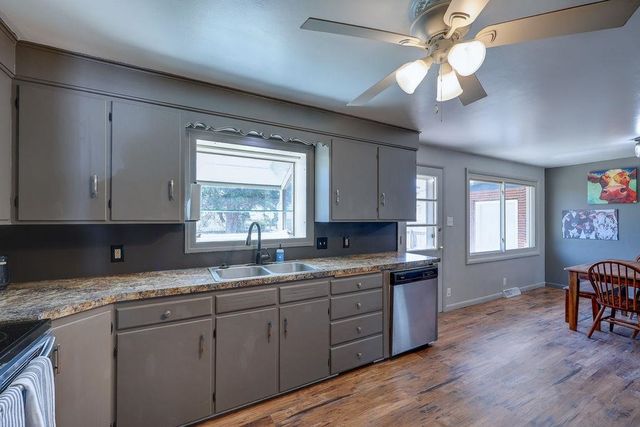 1817 E 13th Ave, Winfield, KS 67156