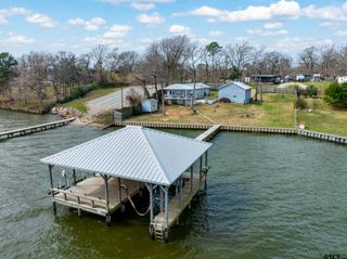 1067 Beachside Dr, Chandler, TX 75758