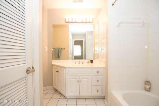 7003 Windham Pkwy, Prospect, KY 40059