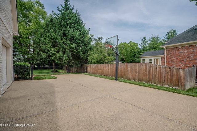 7003 Windham Pkwy, Prospect, KY 40059
