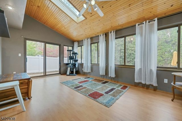 14 Parker Rd, Mount Arlington Boro, NJ 07856
