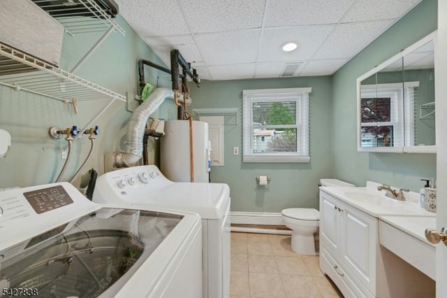 14 Parker Rd, Mount Arlington Boro, NJ 07856