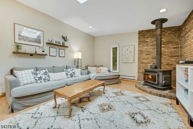 14 Parker Rd, Mount Arlington Boro, NJ 07856